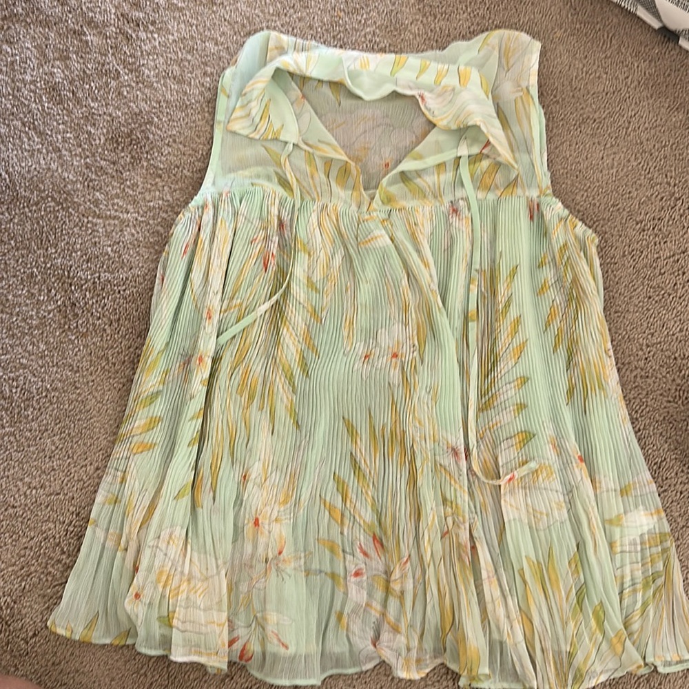 EUC Lauren Conrad Size Medium top